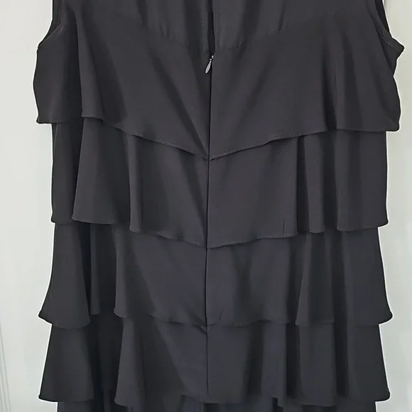 Black Ruffled Dress 👗 - Picture 5 of 6